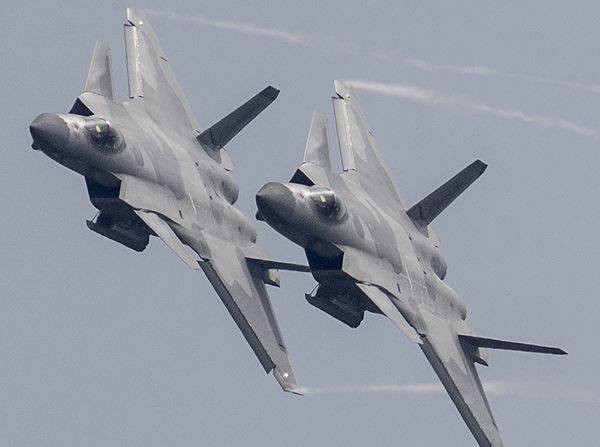 軍事震撼，20架轟炸機(jī)傾瀉240枚導(dǎo)彈的力量展示，軍事震撼，20架轟炸機(jī)傾瀉導(dǎo)彈力量展示日