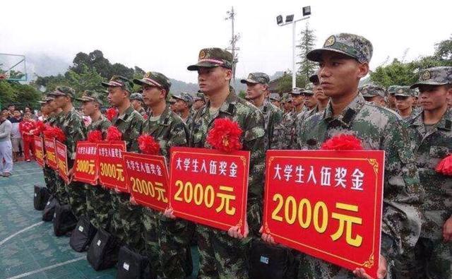 大學(xué)生如何參軍，一條充滿榮耀與成長的道路，大學(xué)生參軍之路，榮耀與成長的交織