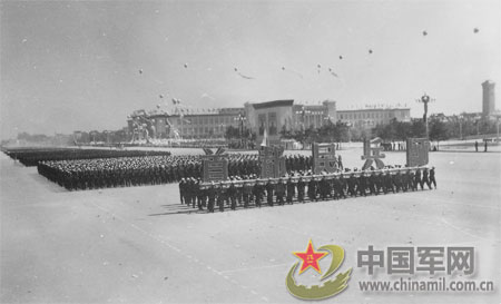 重溫歷史瞬間，探索1959年國慶閱兵視頻，重溫歷史瞬間，探索經(jīng)典，回顧1959年國慶閱兵盛況