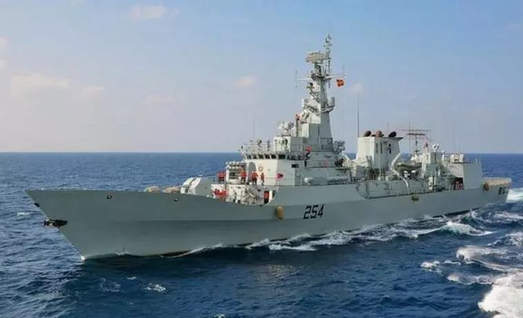 中國(guó)目前最先進(jìn)的軍艦，展現(xiàn)強(qiáng)大的國(guó)防實(shí)力，中國(guó)最尖端軍艦彰顯國(guó)防實(shí)力